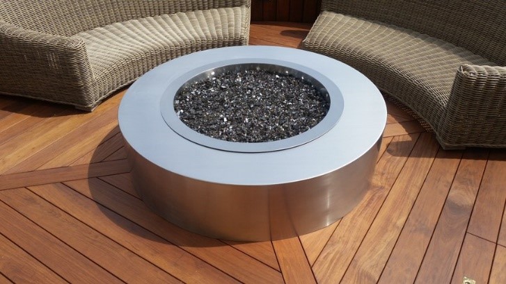 foyer acier inoxydable cour terrasse